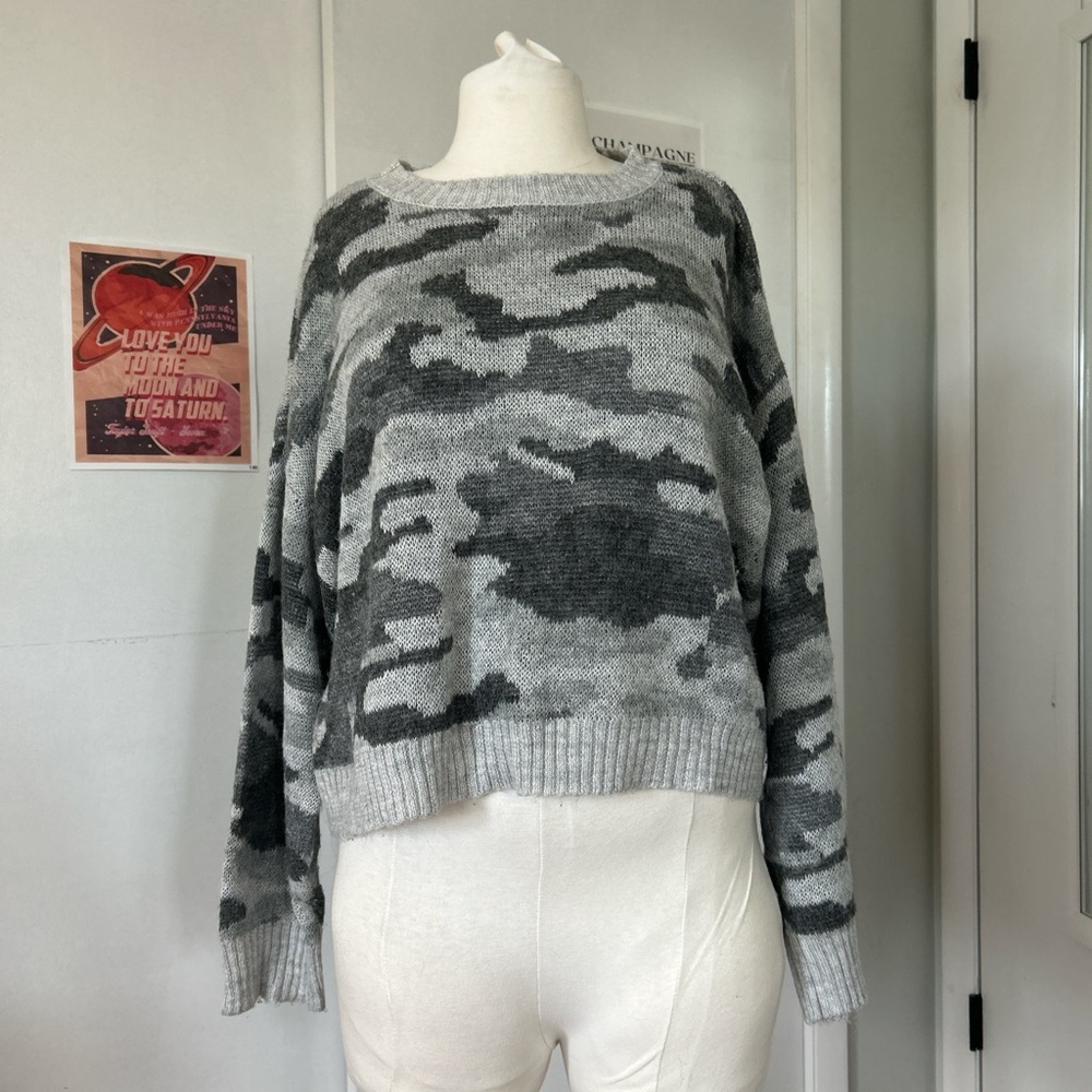 American Eagle Outfitters Gray Crew Neck Sweater
